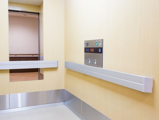 エレベーター内