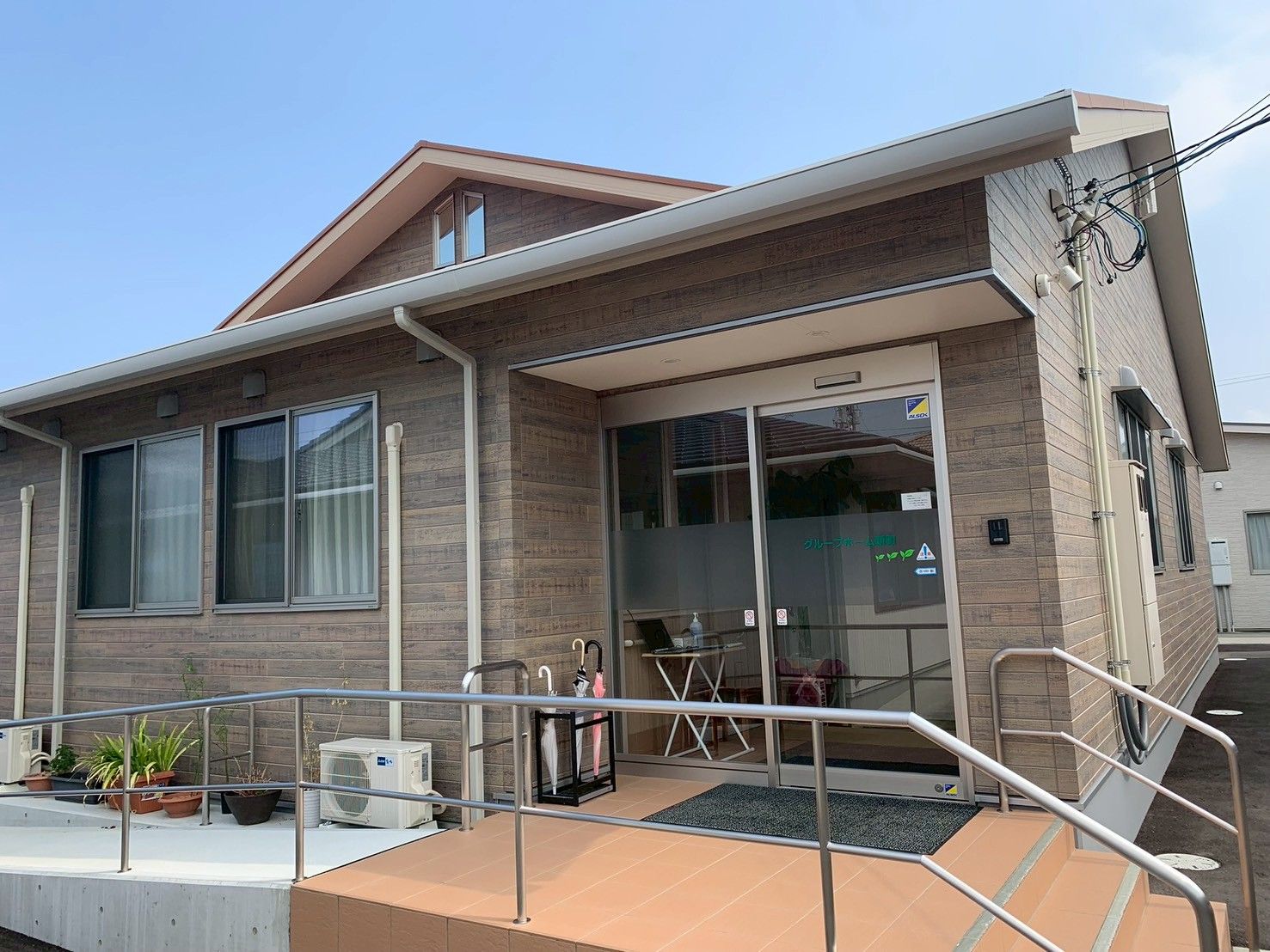 スロープ付きの玄関