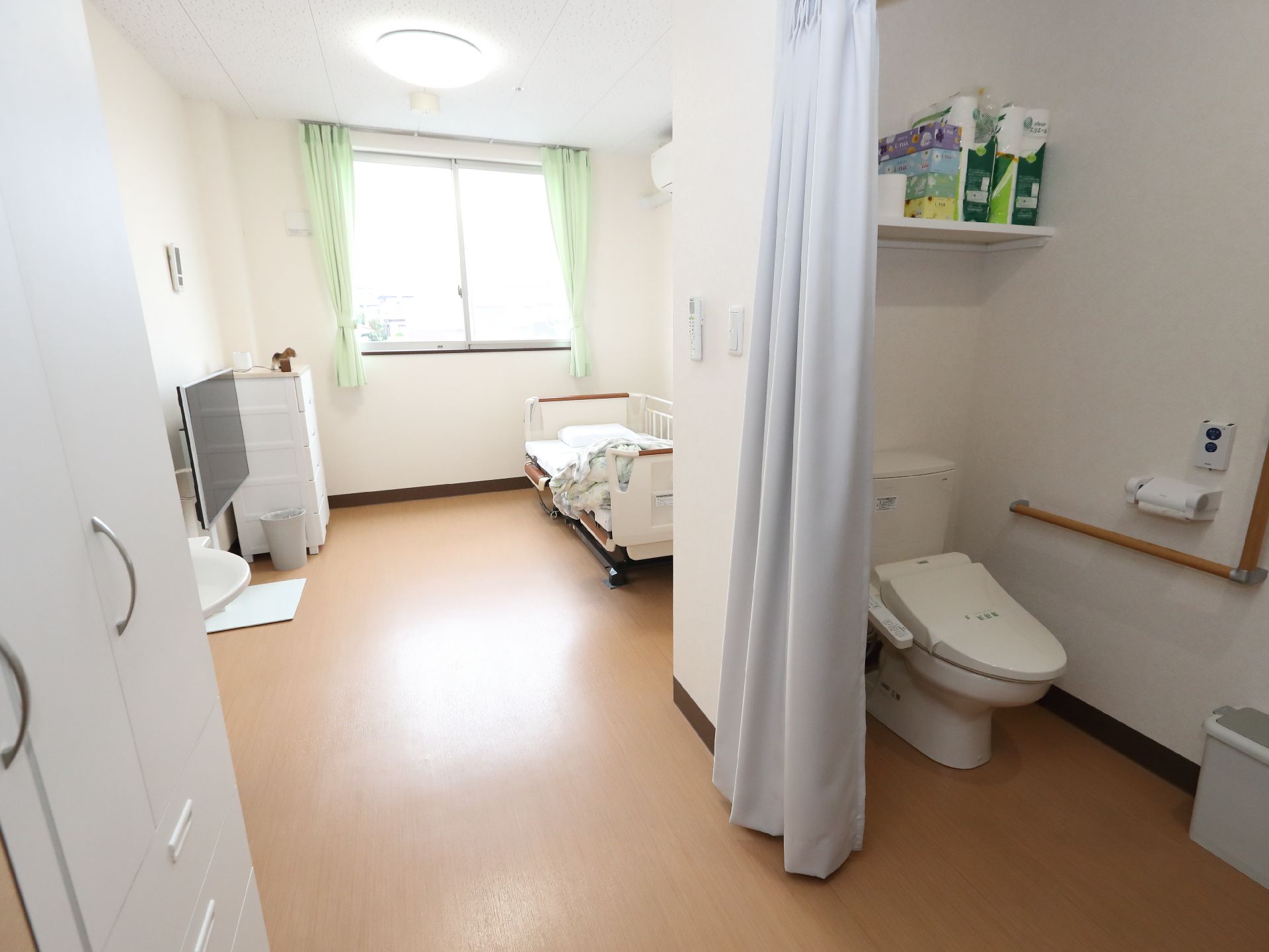 バリアフリー化されており、トイレも設置されている居室