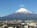 正面に富士山が写っている写真。施設から外を眺めた時の景色写真