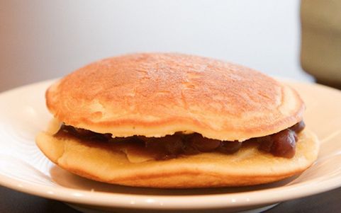 粒あんの入ったどら焼き
