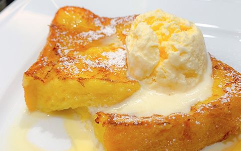 バニラアイスをのせたフレンチトースト