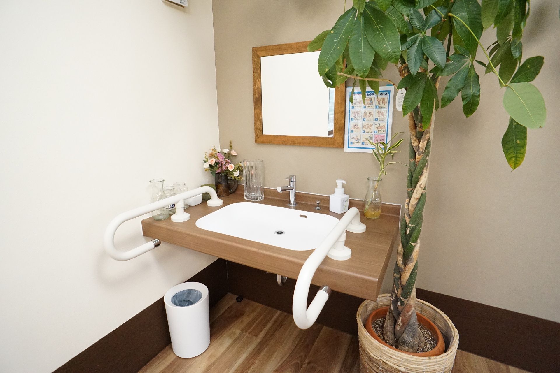 館内にある、誰でも使うことのできる洗面台
