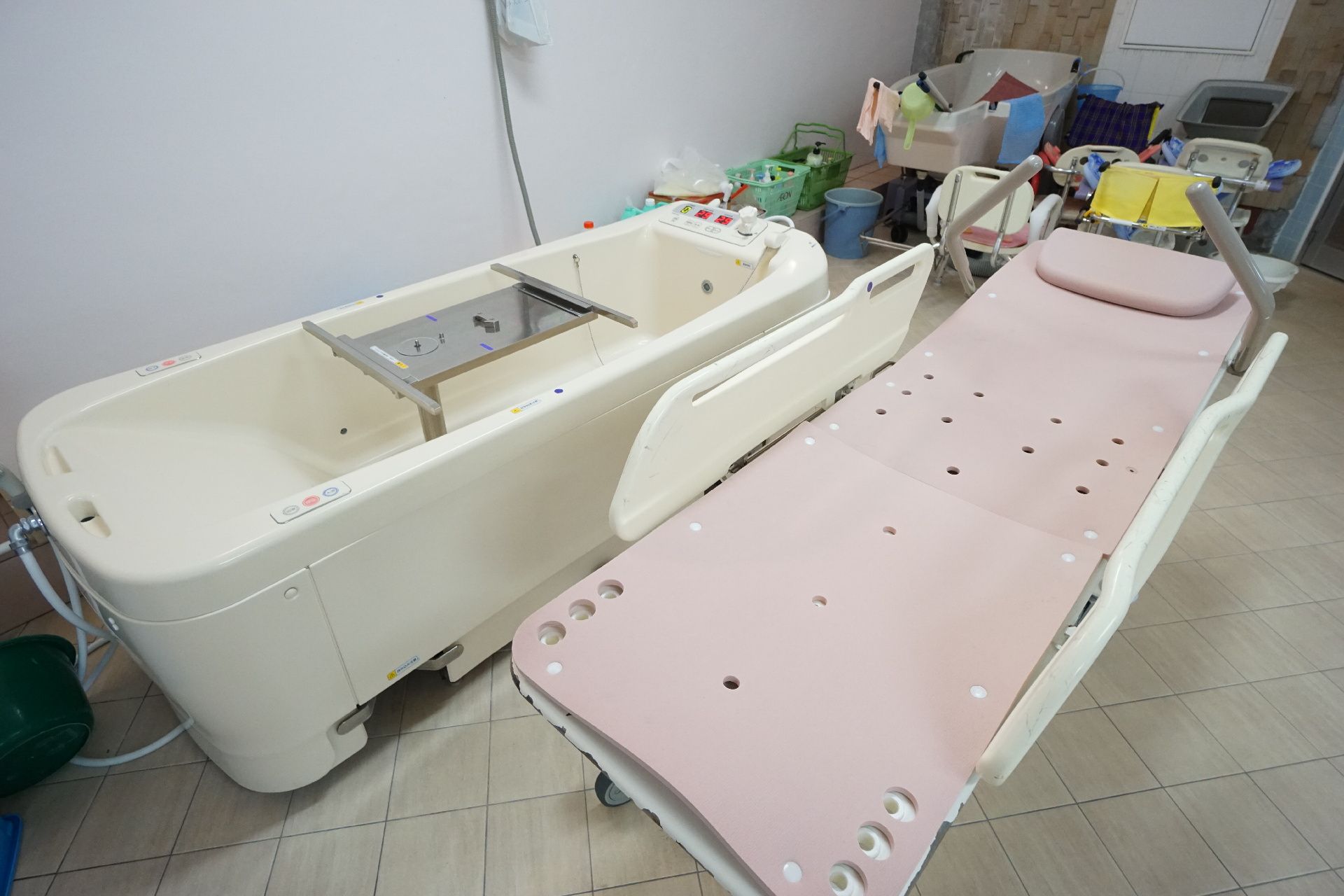 要介護の重い方でも、身体に負担をかけずに入浴できる機械浴