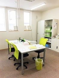 施設のスタッフがいるスタッフステーションの様子