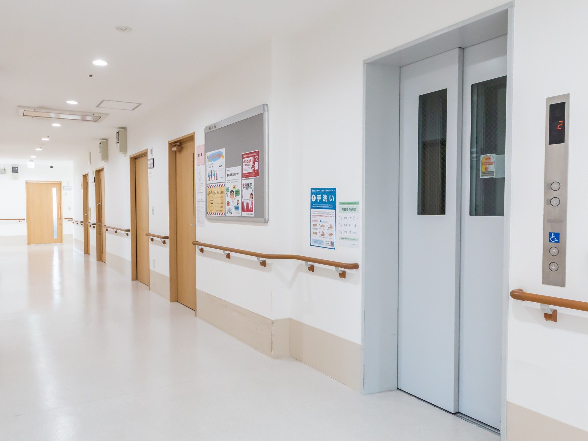 安全な手すり付き廊下