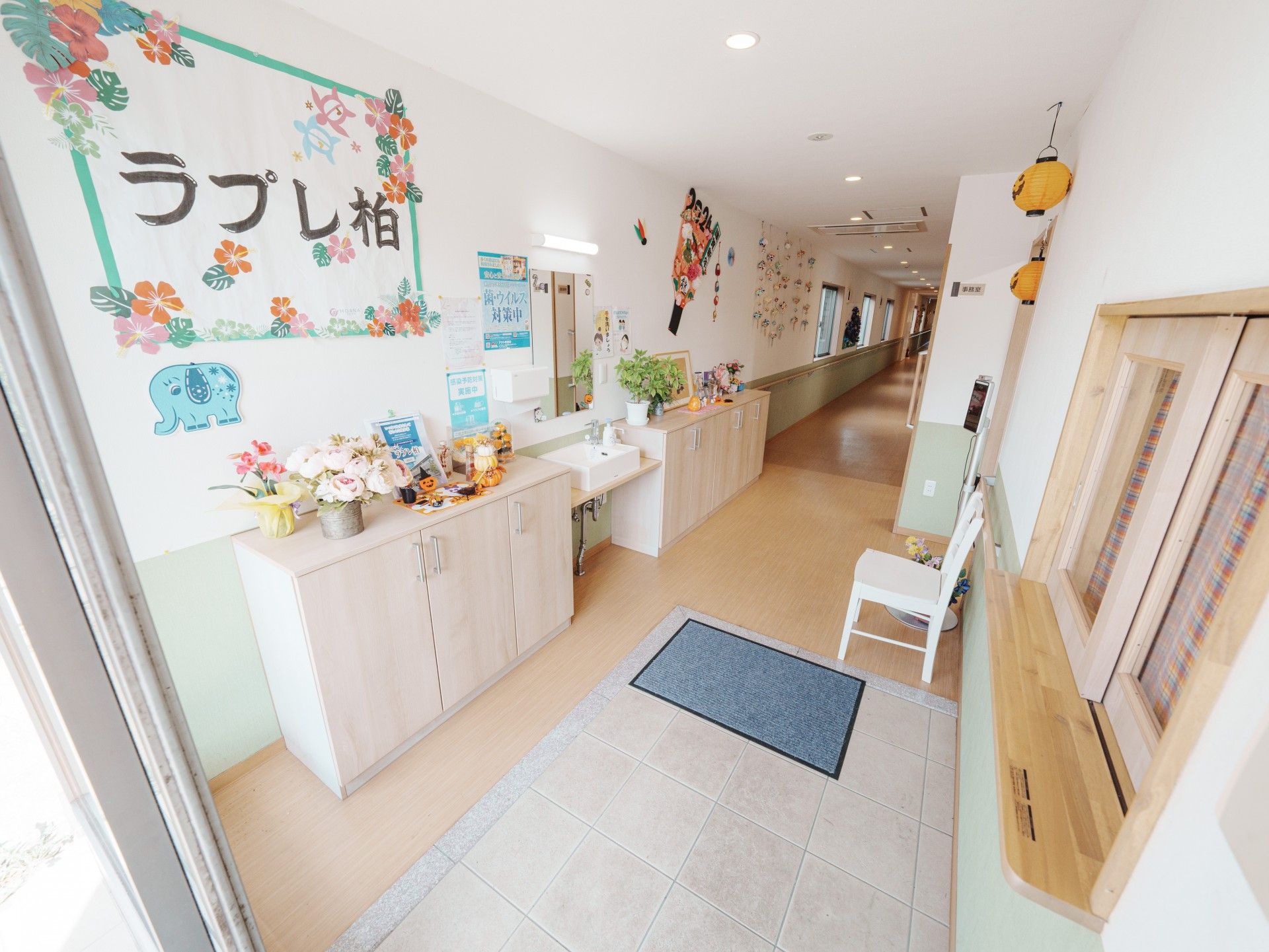 明るいエントランスホール