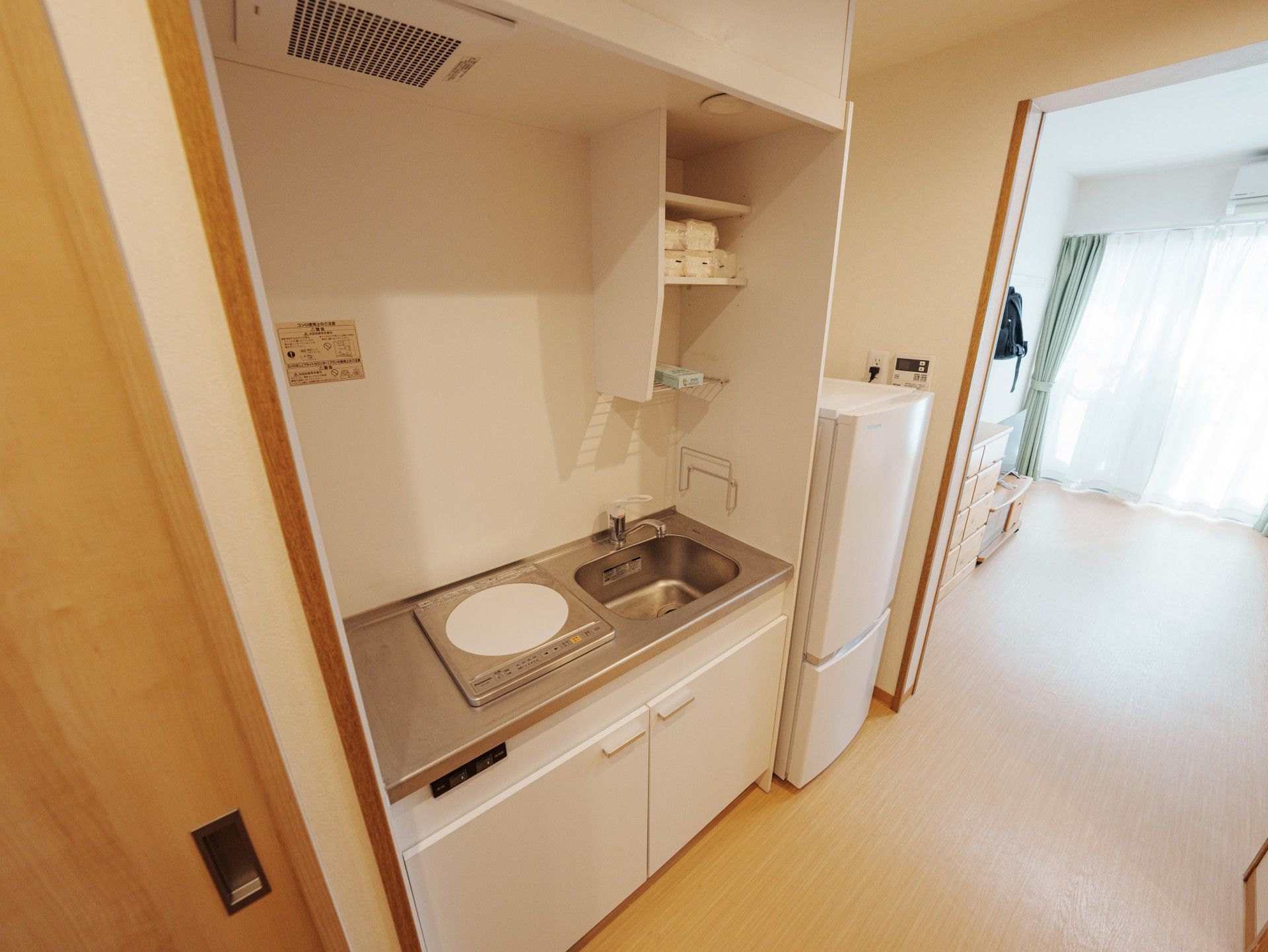 清潔な居室のキッチン