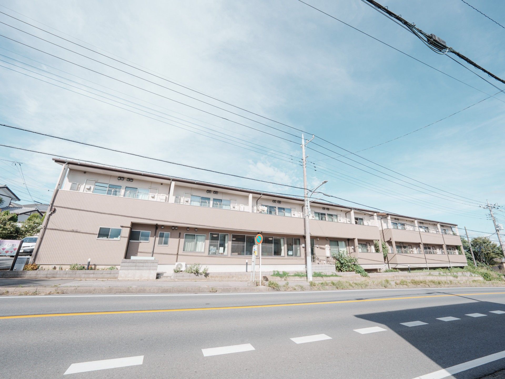 広々とした建物の外観