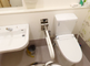 明るい介護施設のトイレ空間