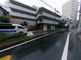 静かな街並みの中の介護施設