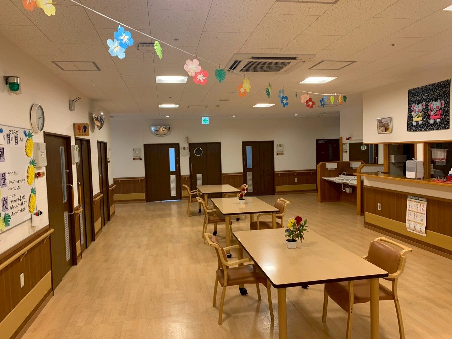 飾りがある広い部屋