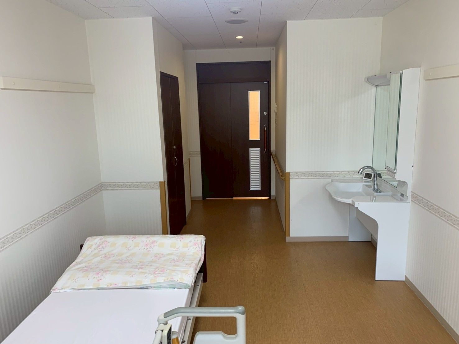 シンプルな個室の一角