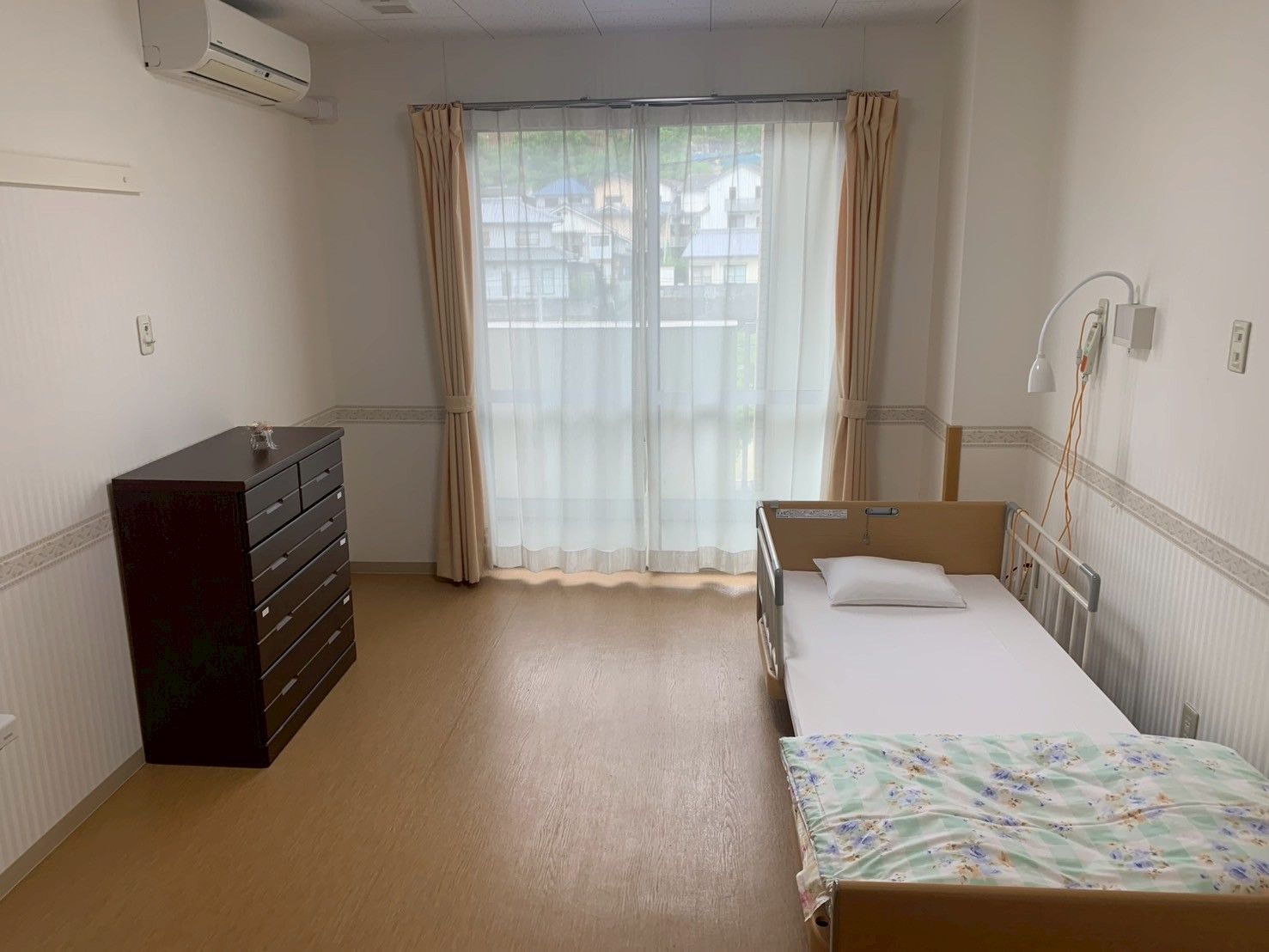 明るい個室の一角