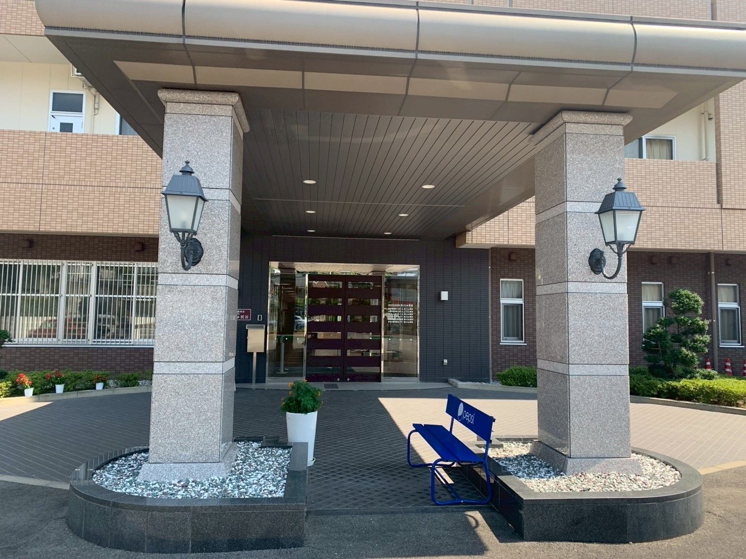 エントランスの外観