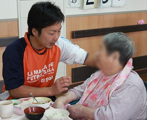 食事を楽しむ様子