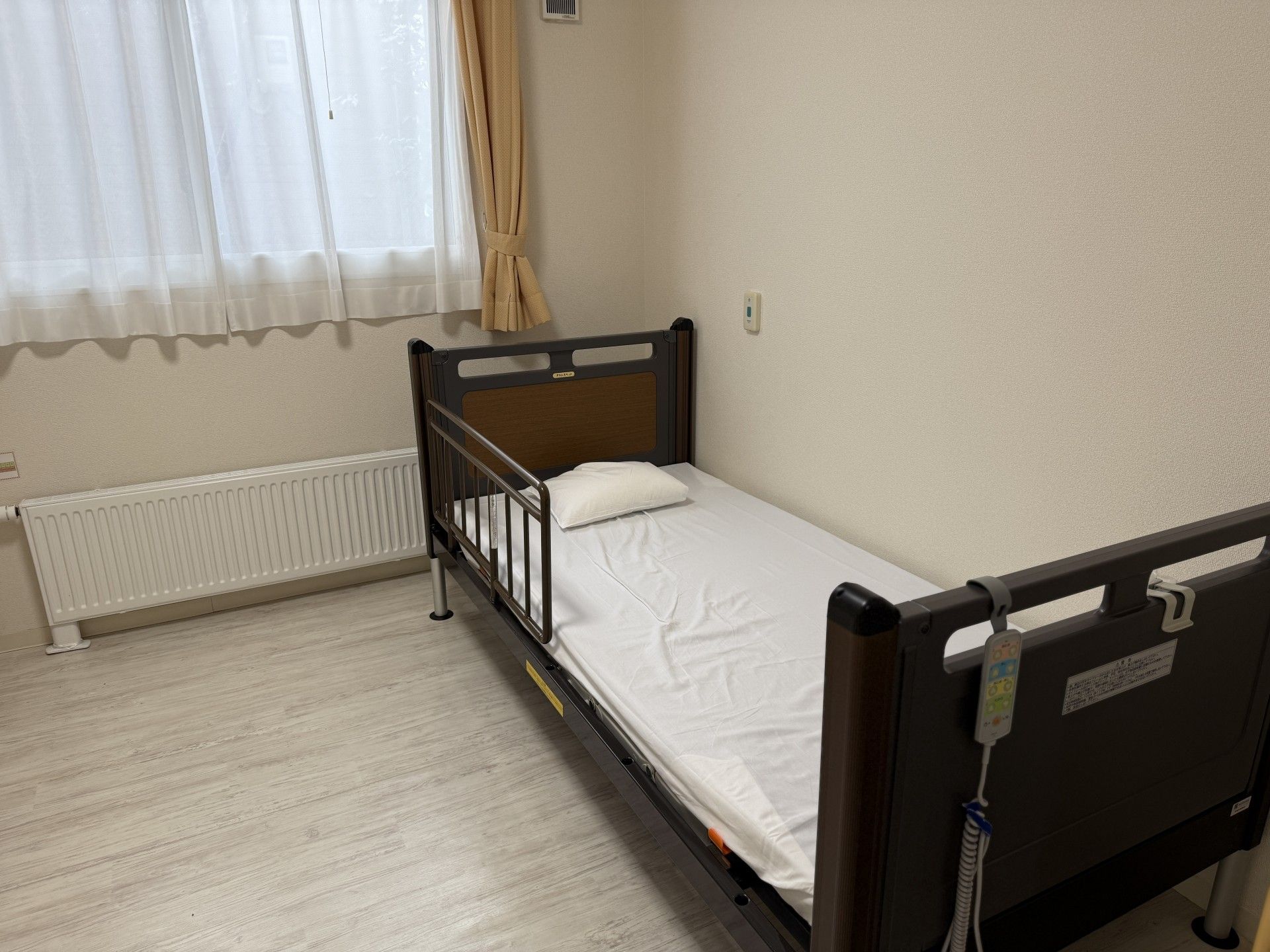 シンプルなベッドルーム