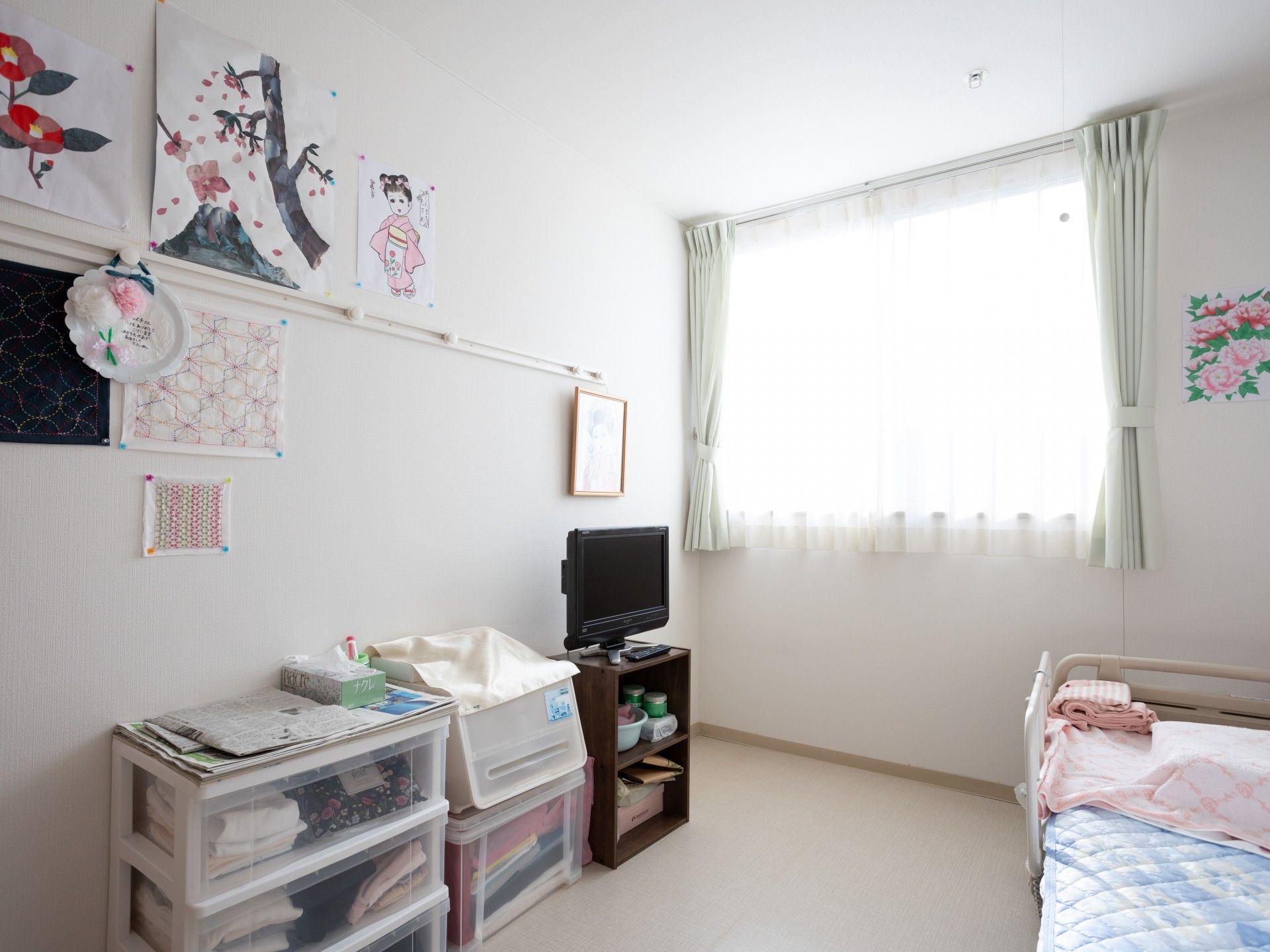 明るい個室の一角