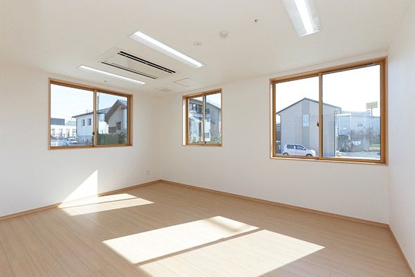 明るく広々とした居室