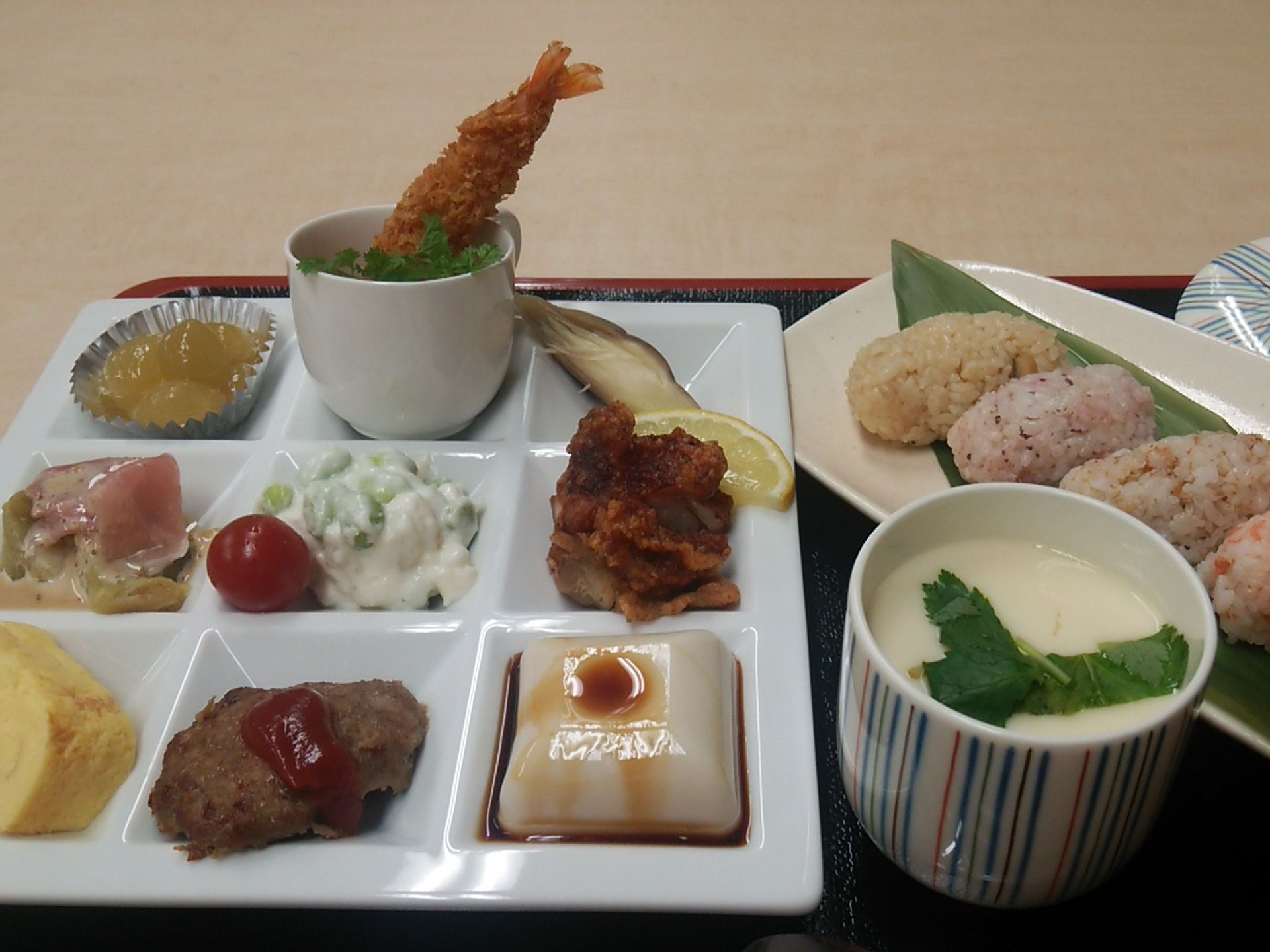 彩りよく盛り付けられたイベント食。