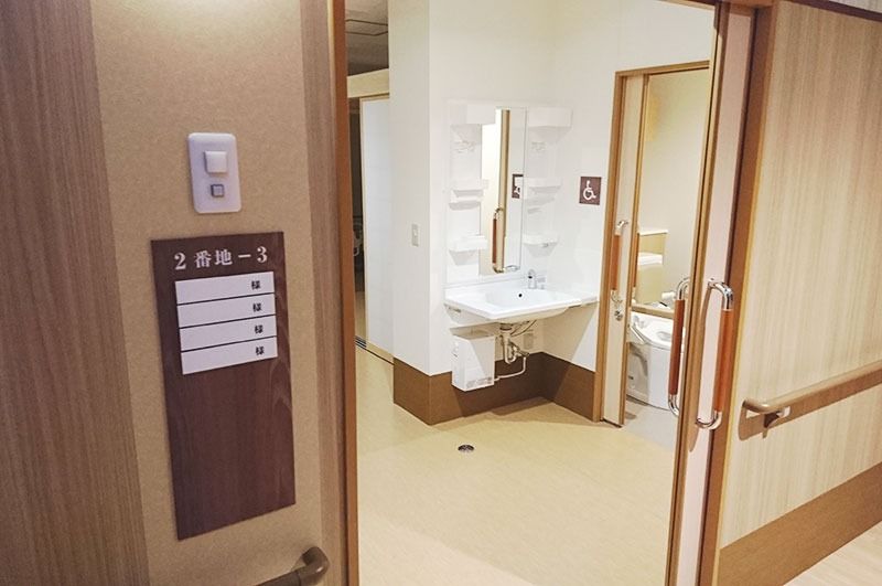 洗面台とトイレの入口