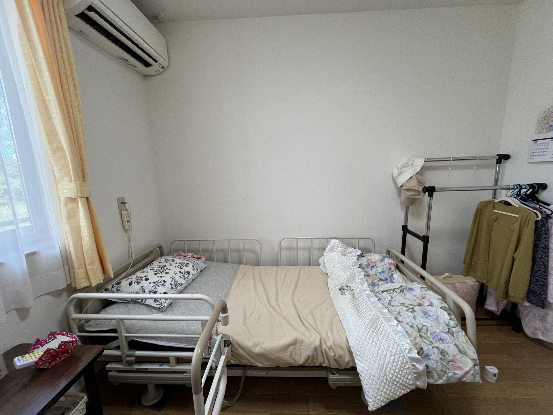 個室の居心地の良いベッド
