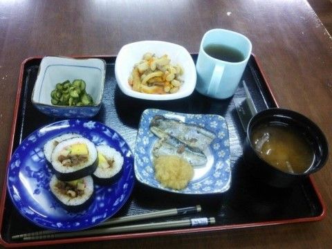 「ライフパートナー浜寺」のお食事。食べやすいサイズに切り取っている。