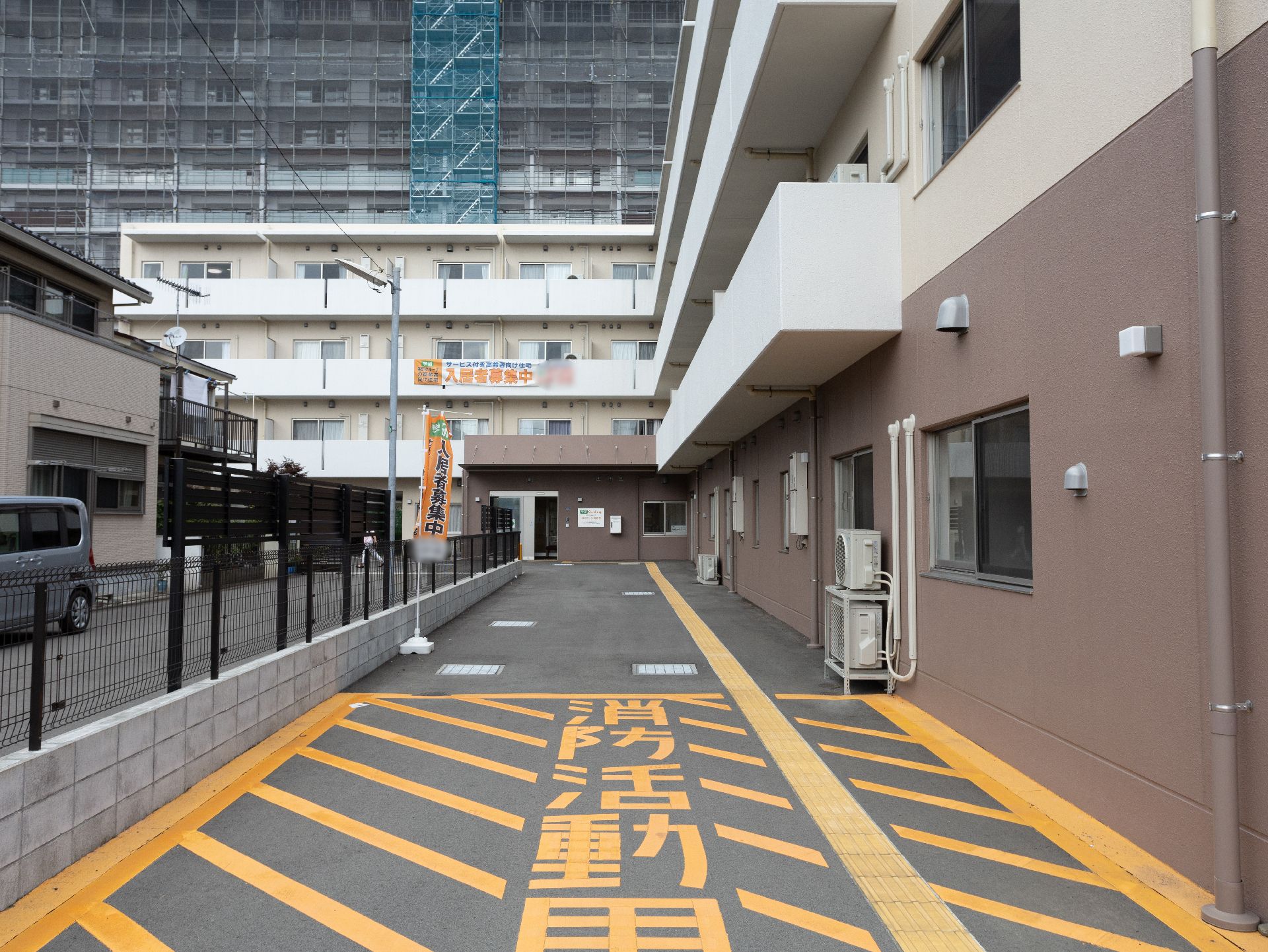 段差がすべて解消され、車いすでも安全にアクセスできる玄関