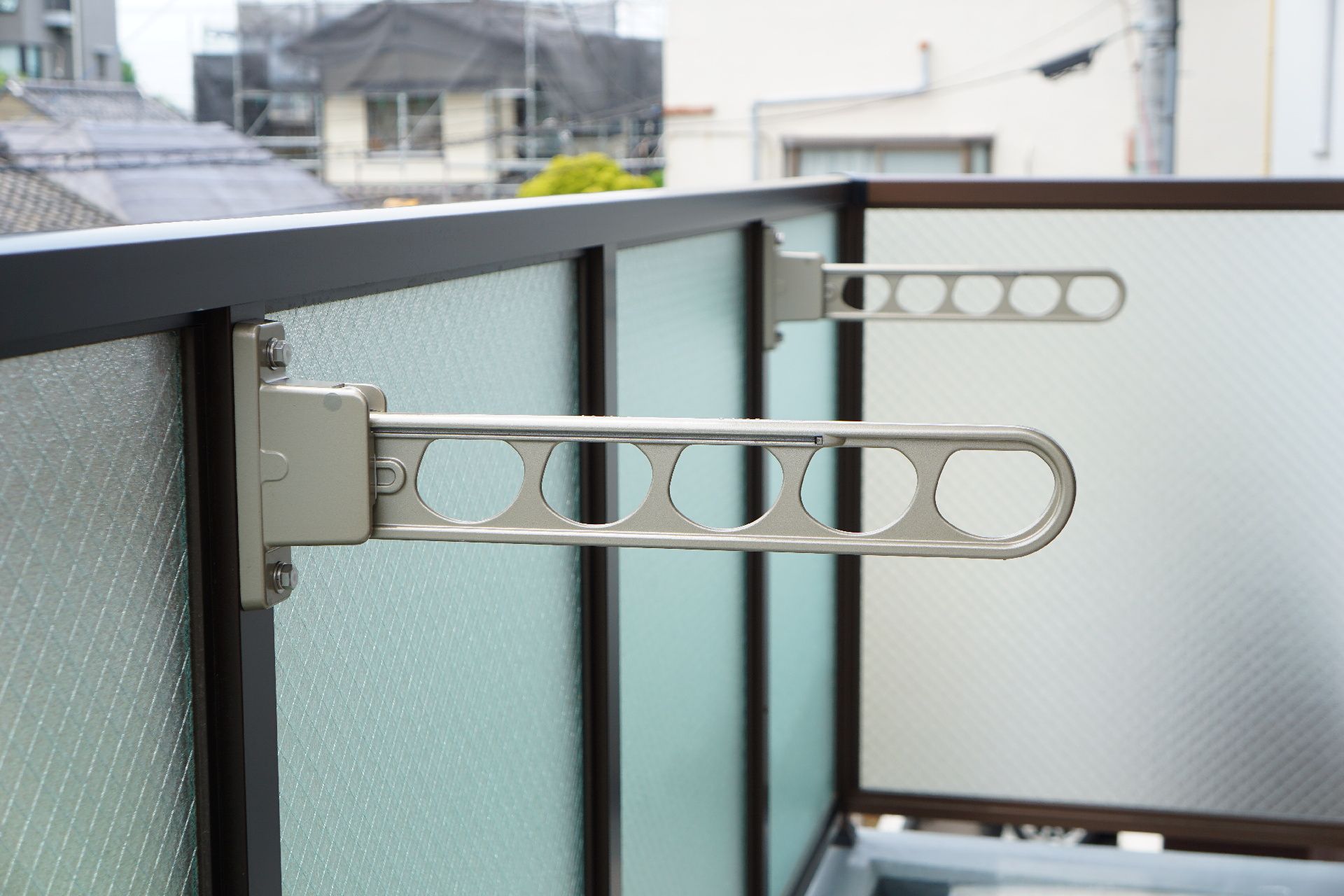 各居室のベランダに設置されている洗濯物を干すための装置