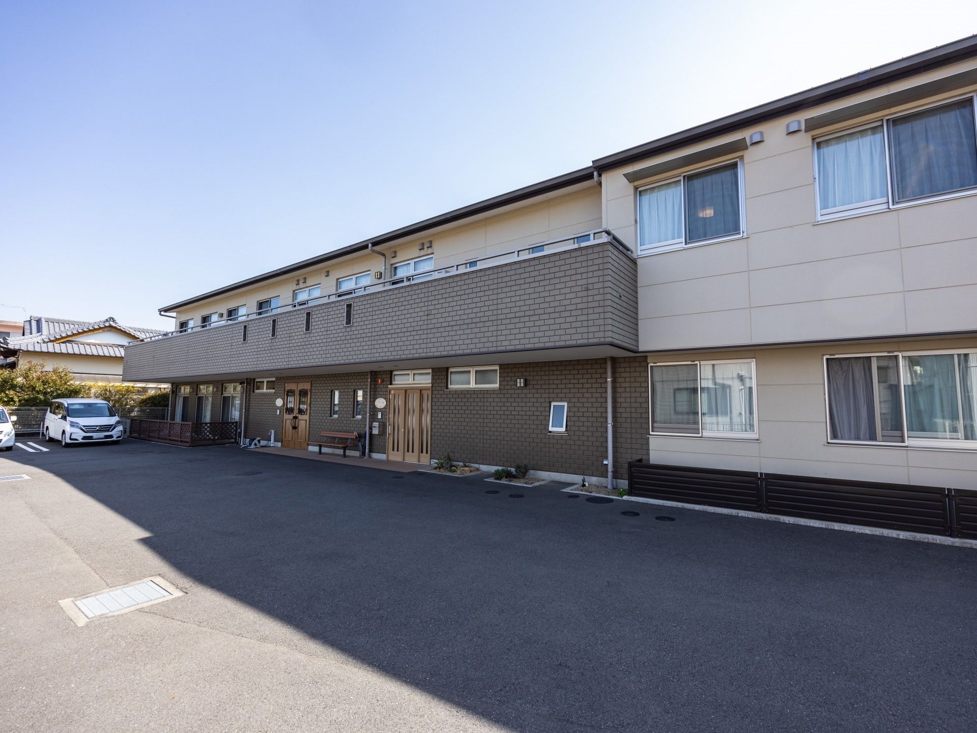 広々とした施設の外観