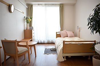 日差しが差し込む居室