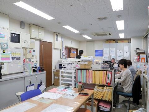 「グラード浄心」のスタッフ。丁寧な対応を心掛けている。