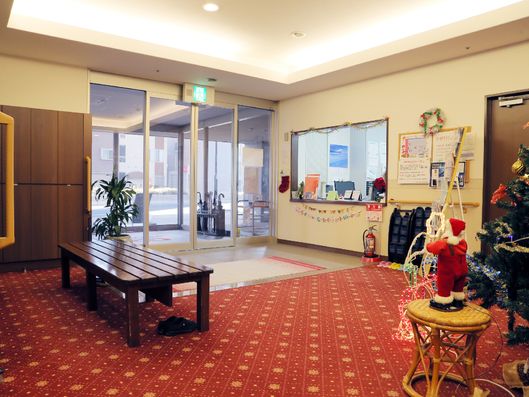 内部から見た玄関付近