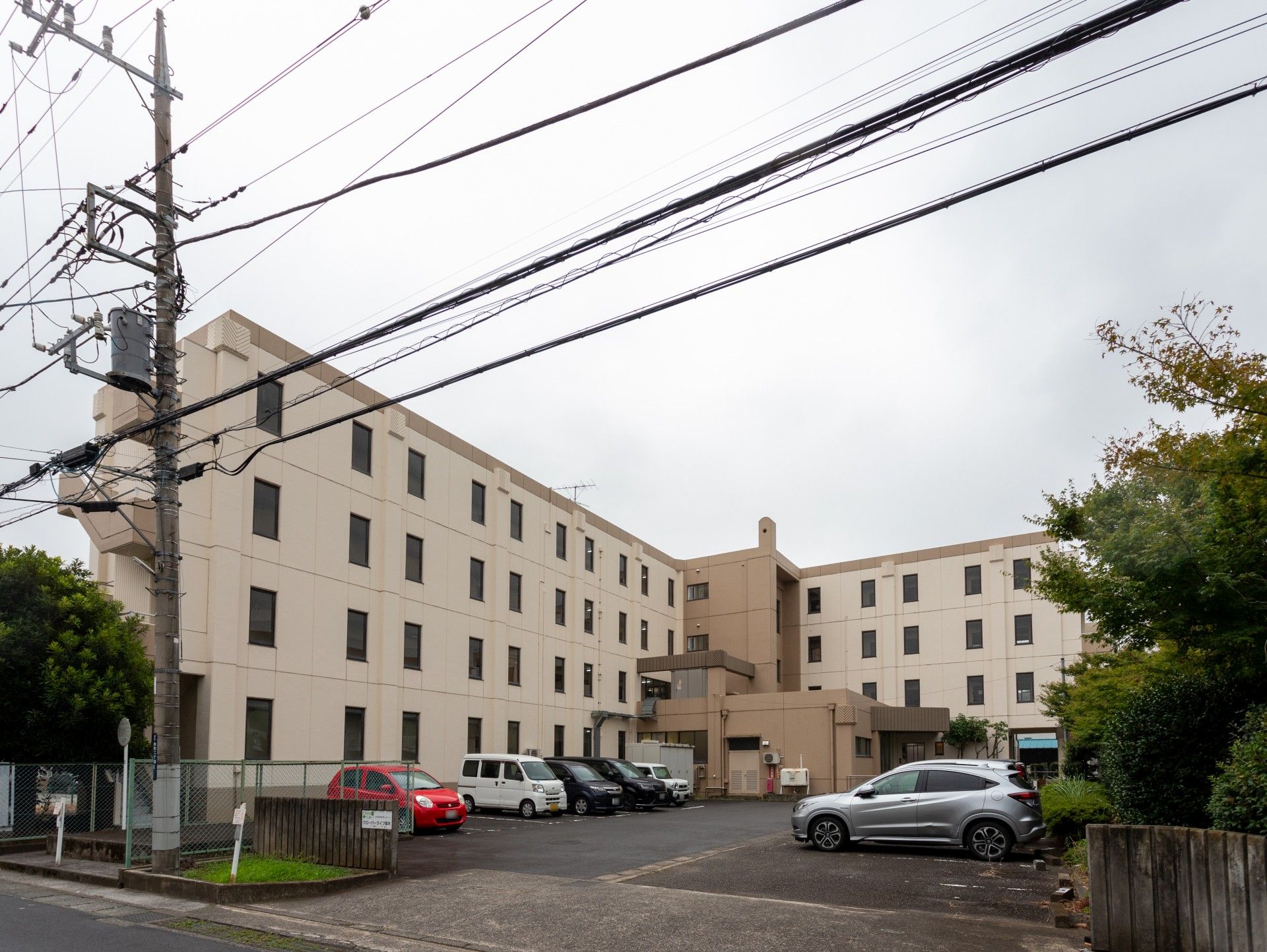 広々とした建物の外観