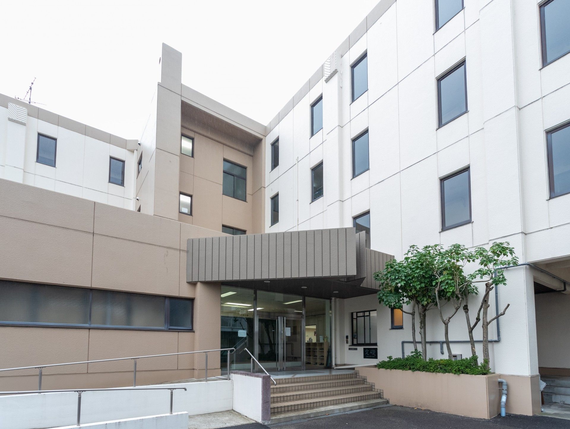 清潔感のある施設入口