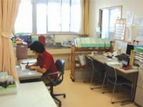 明るい事務スペース