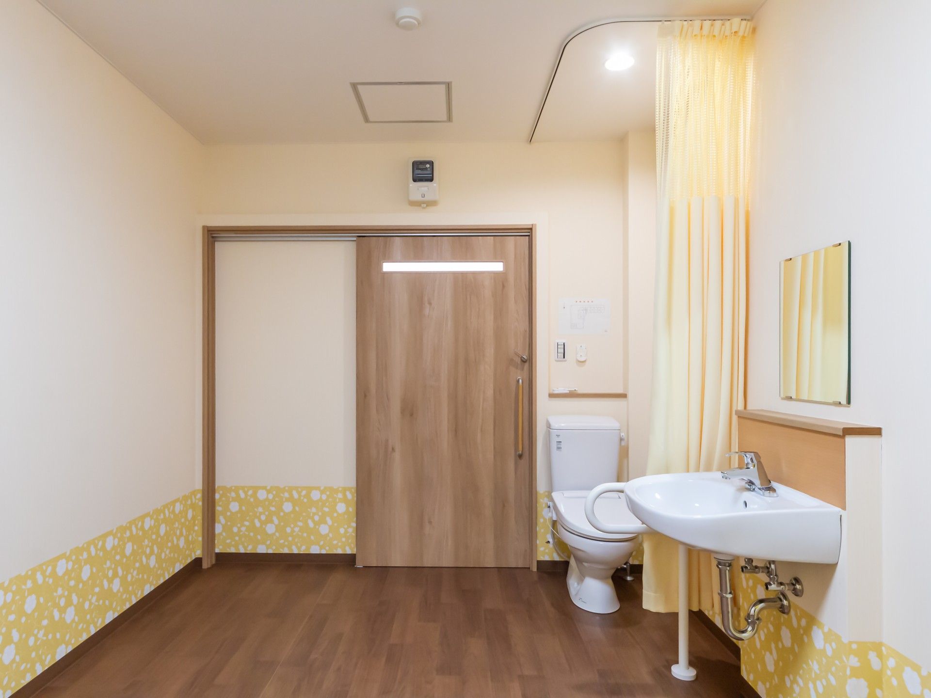 清潔なトイレと洗面台