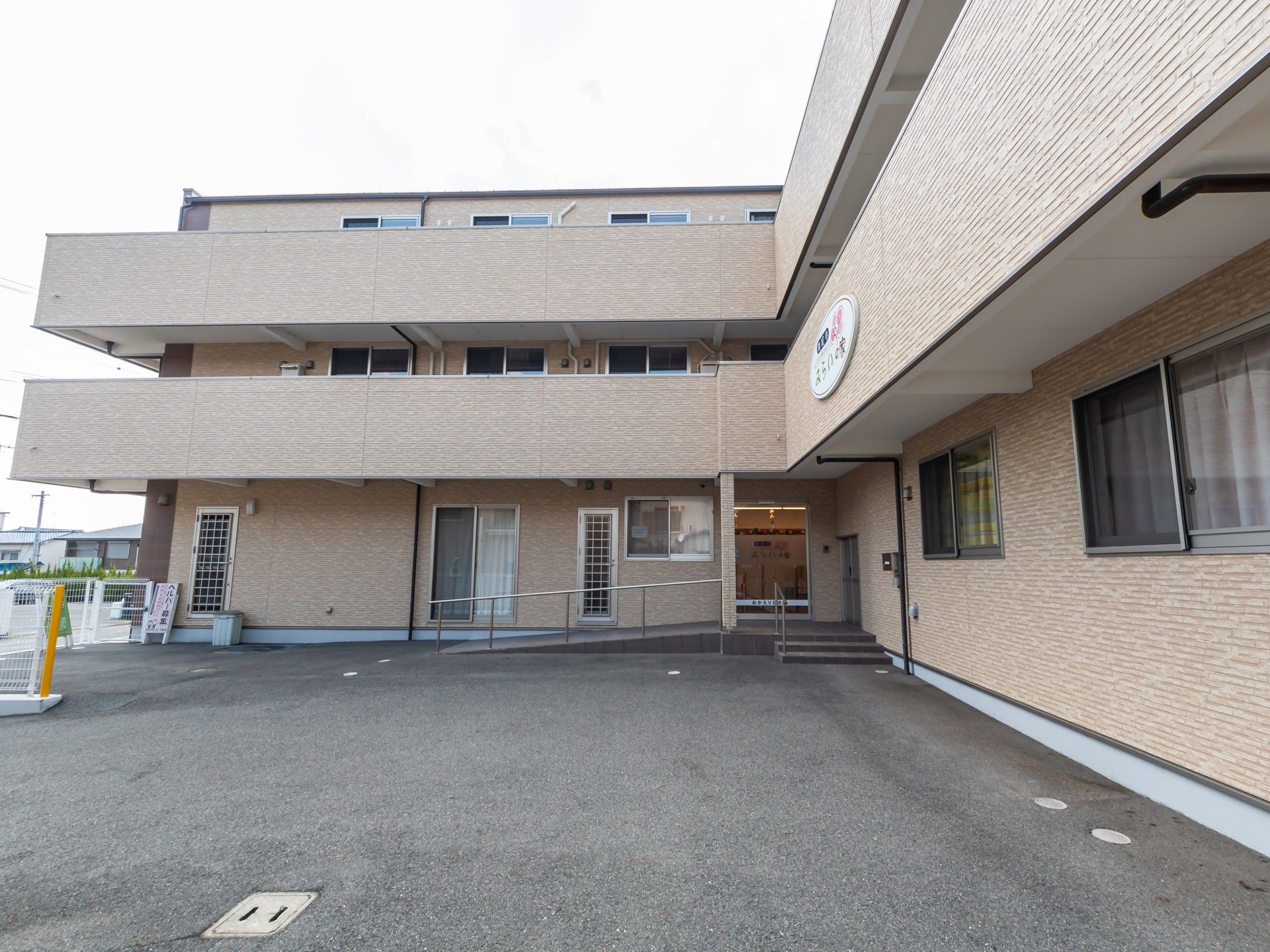 エントランスの外観