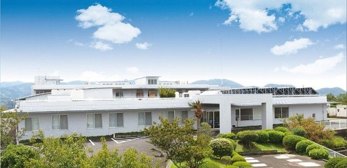 広々とした施設の外観