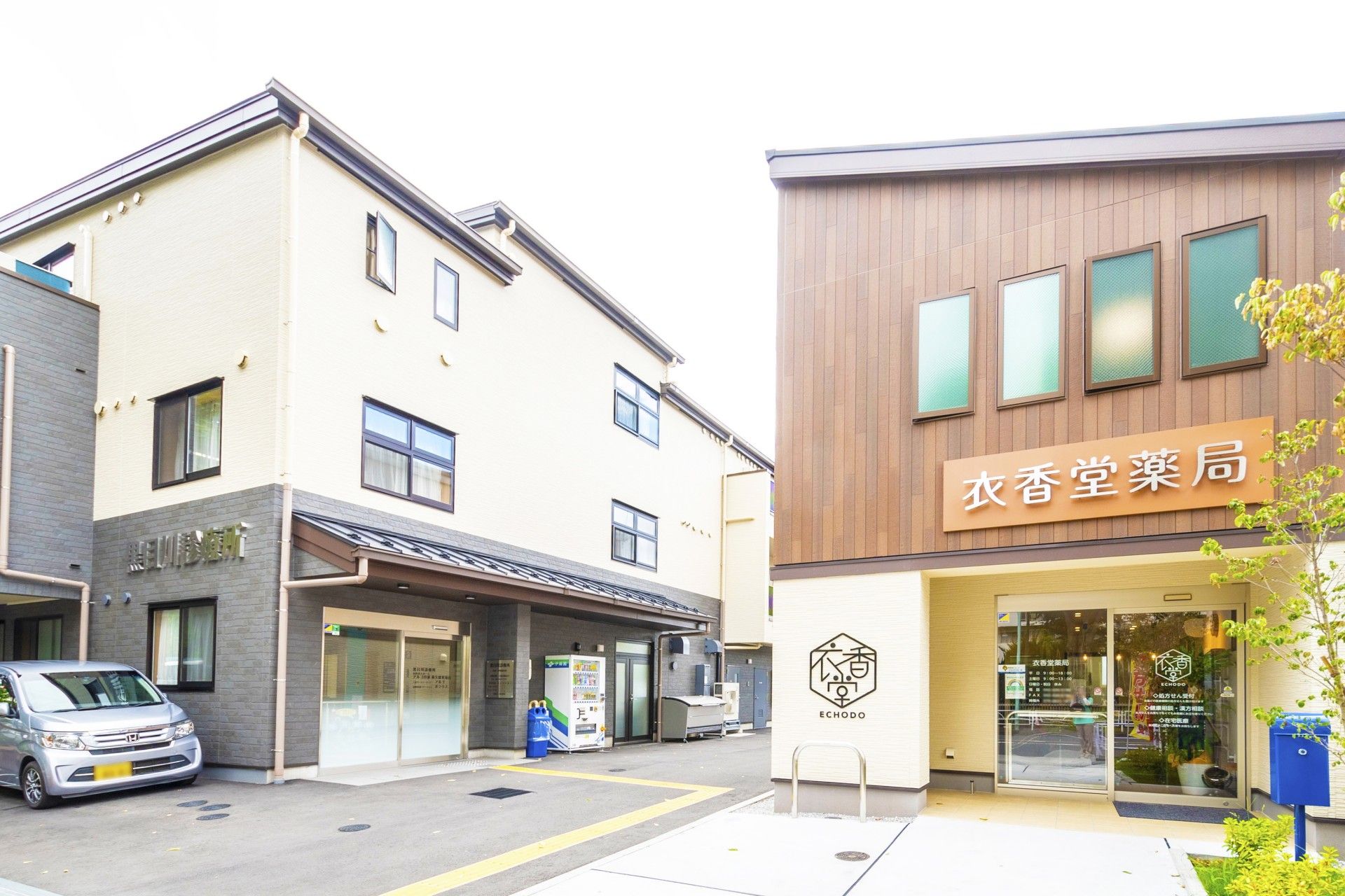 3階建ての住宅型有料老人ホームの外観