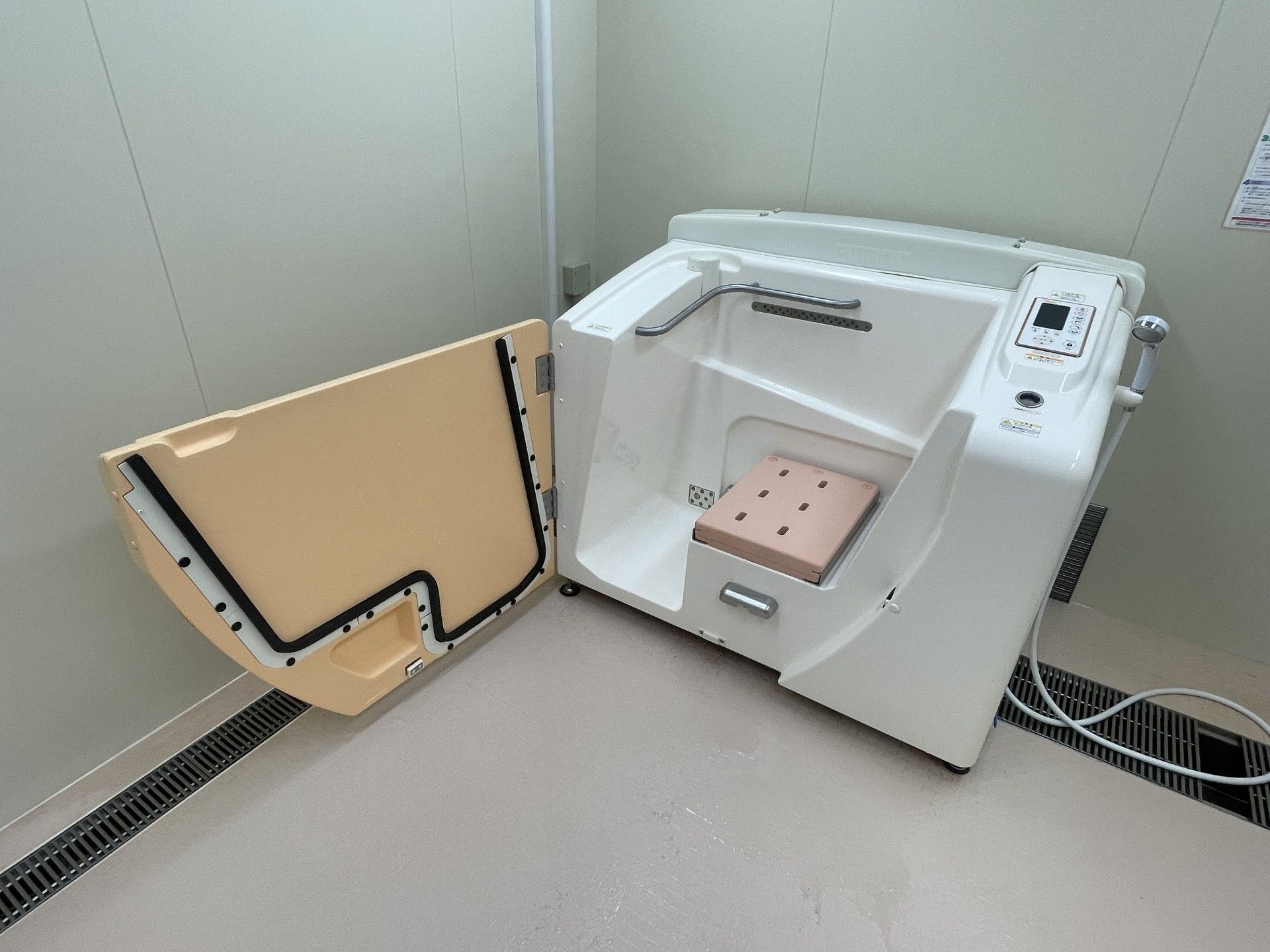 開放された浴槽