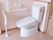 トイレには、複数の手すりを設置
