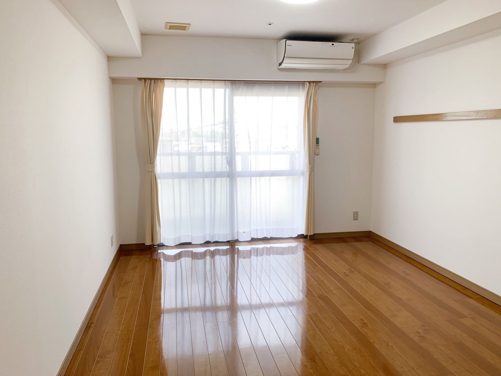日差しが差し込む部屋