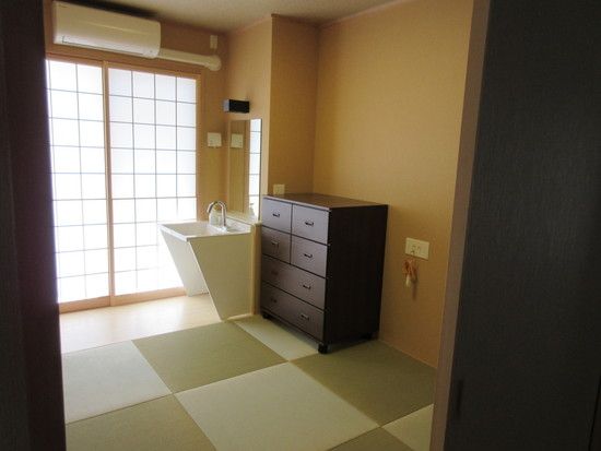 明るい個室の一角