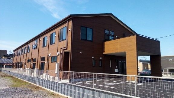 木造の二階建て建物