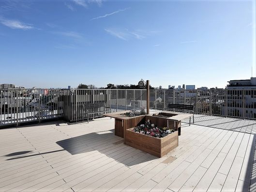 屋上ウッドデッキ