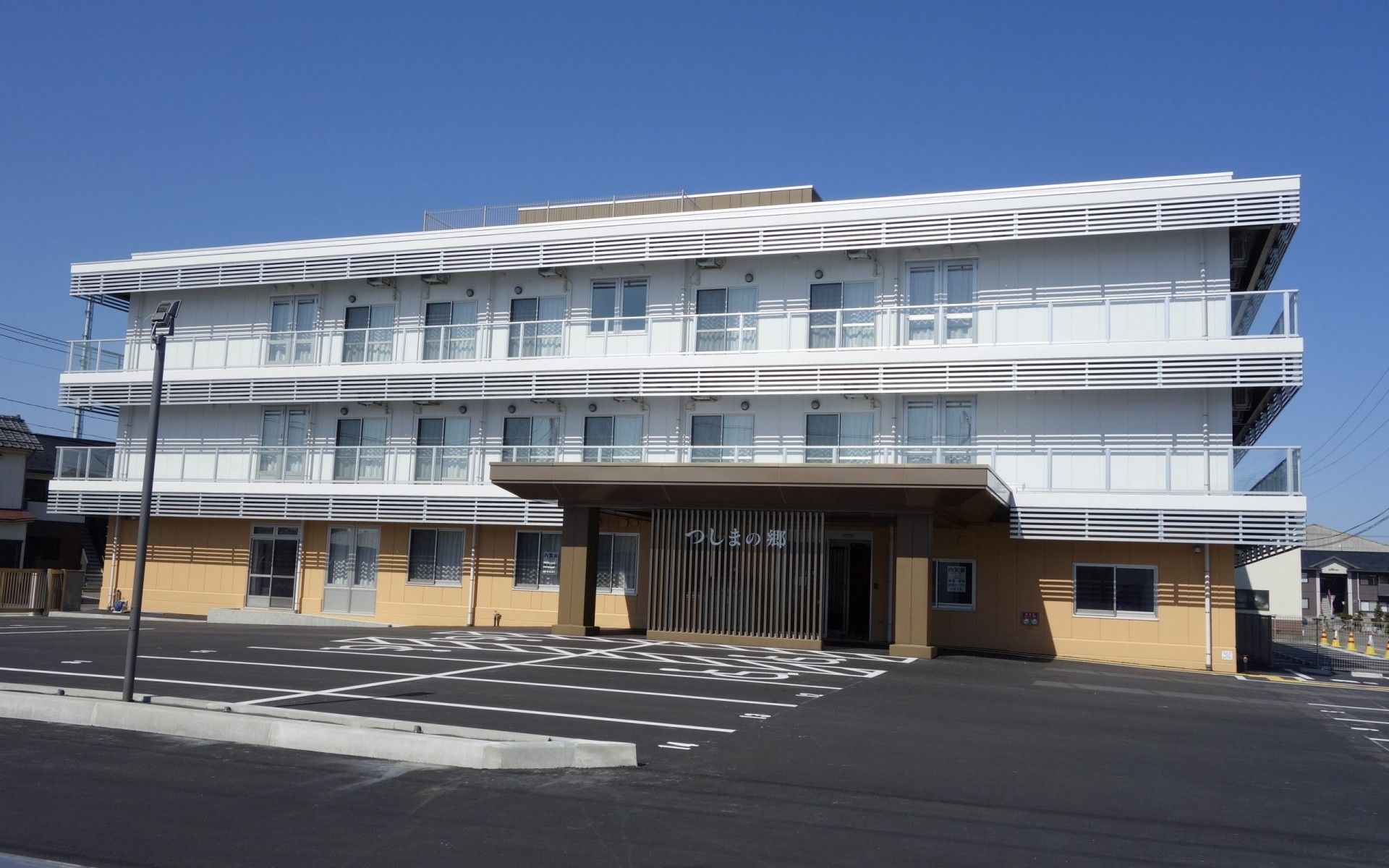 3階建ての建物外観