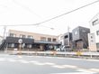 落ち着いた外観の建物