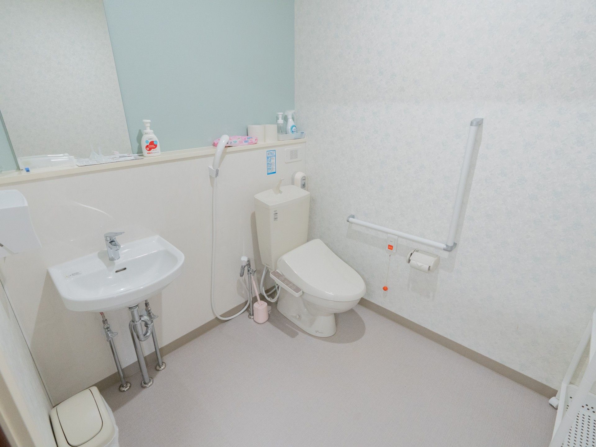 安全に配慮した設備の洗面所