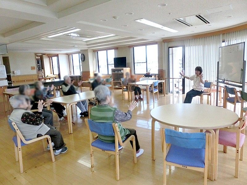 活動中の明るい部屋